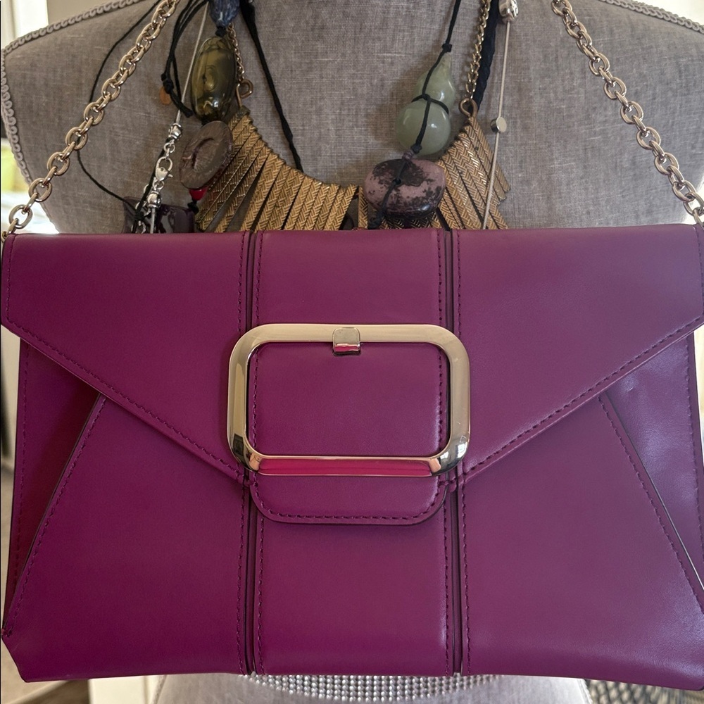 Banana Republic envelope clutch featuring buckle accent and chain strap - Picture 4 of 8